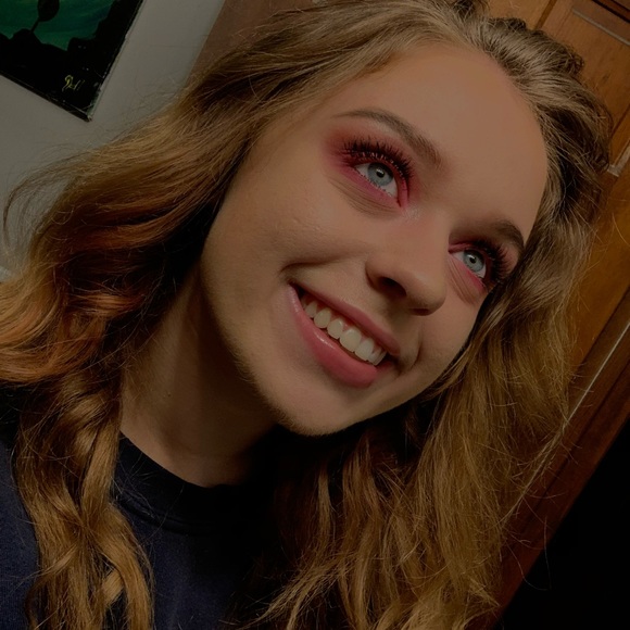 Meet your Posher, Gabbi - Picture 3 of 10